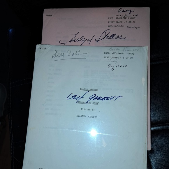 2 Well Preserved scripts from Family Affair -by Stanley Roberts & Elroy Schwartz - Picture 1 of 10